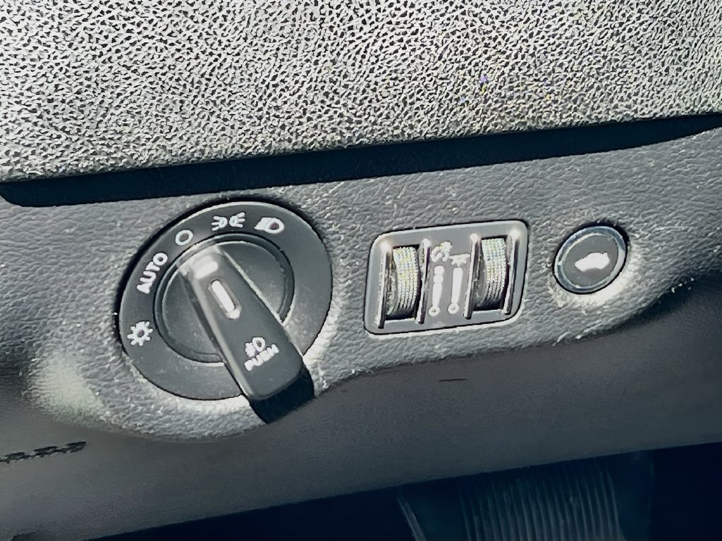 Used 2022 Dodge Charger R/T w/ Navigation & Travel Group RWD image 10