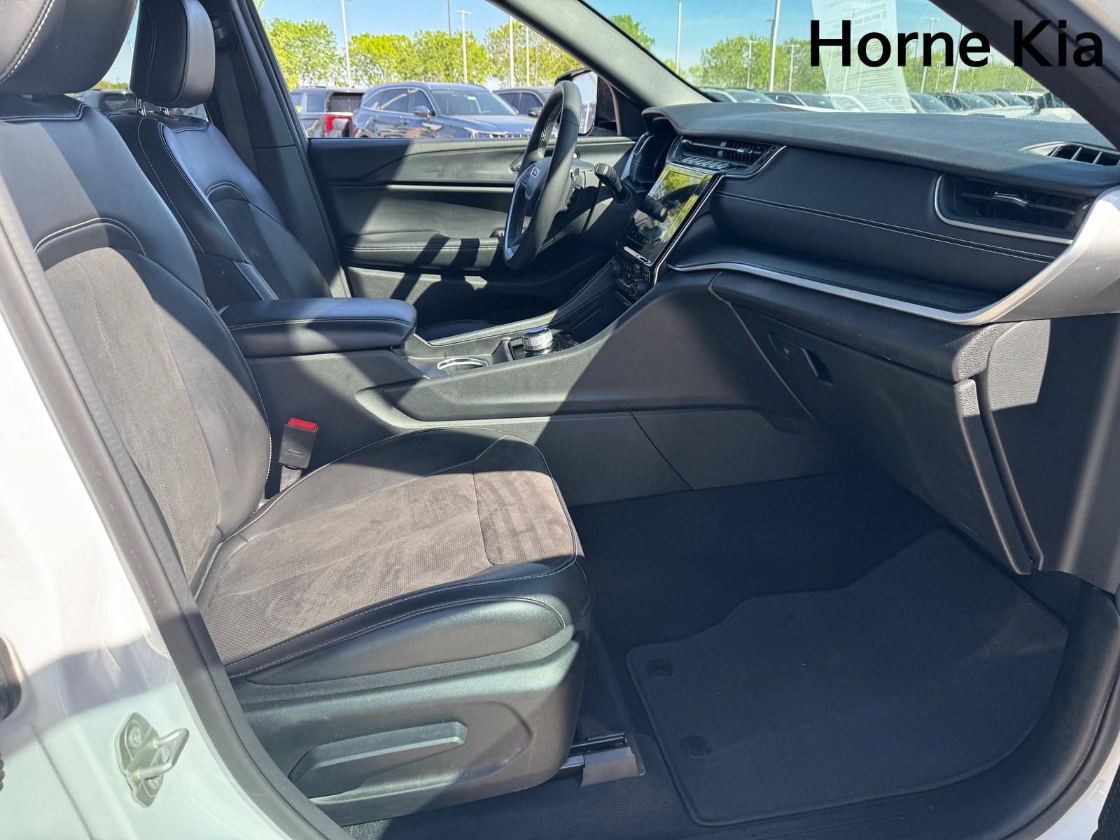 Used 2024 Jeep Grand Cherokee Altitude image 26