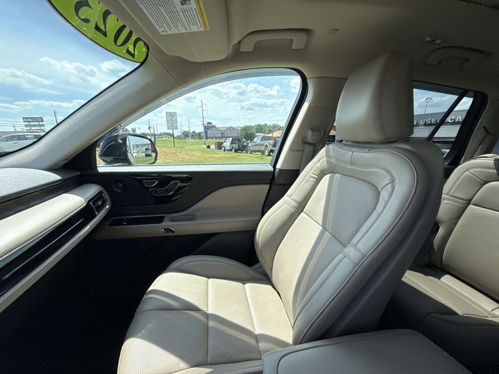 Used 2023 Lincoln Aviator Reserve w/ Equipment Group 201A AWD/4WD image 33