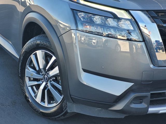 Used 2025 Nissan Pathfinder SL FWD image 3