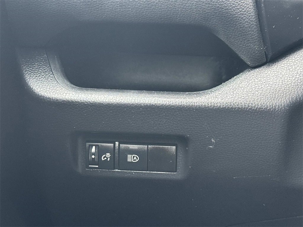 Used 2021 Toyota RAV4 LE image 25