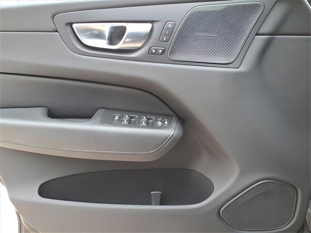 Used 2020 Volvo XC60 T6 Inscription w/ Protection Package Premier image 16