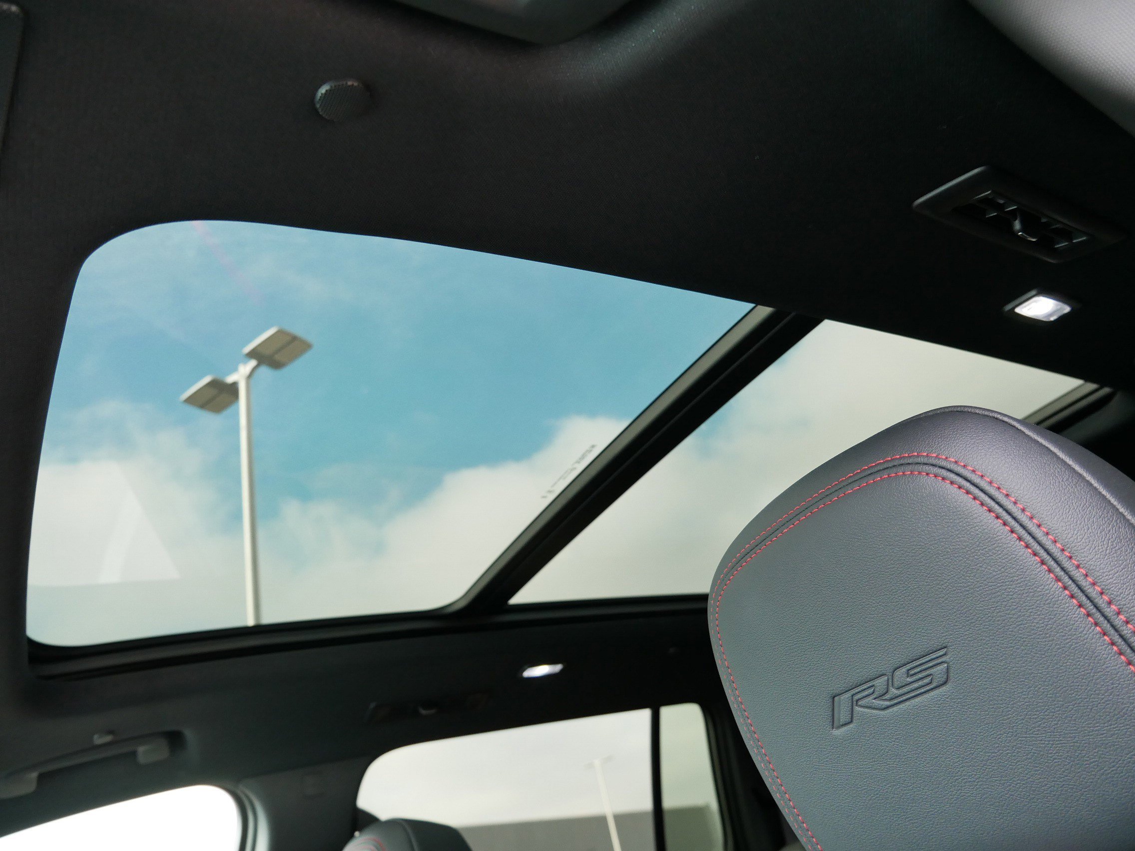 Used 2024 Chevrolet Traverse RS image 32