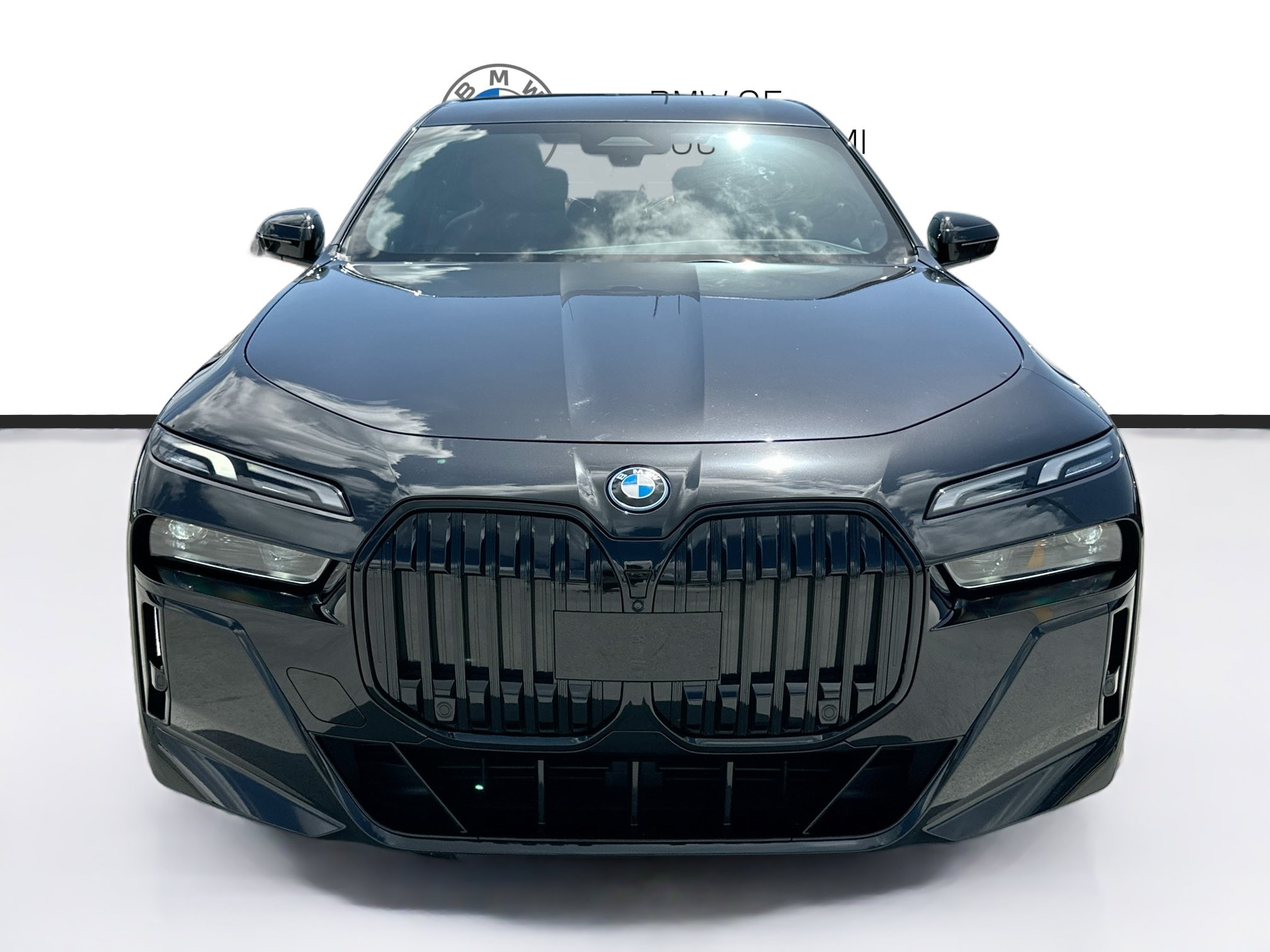 Used 2024 BMW i7 xDrive60 w/ Premium Package AWD/4WD image 2