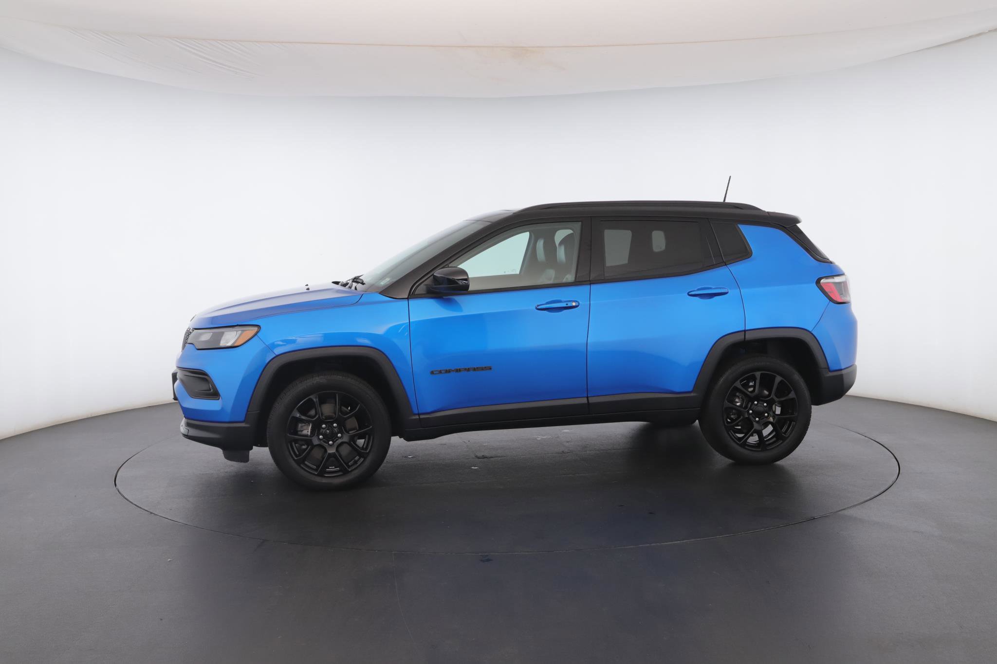 Used 2024 Jeep Compass Latitude w/ Sun and Sound Group image 42
