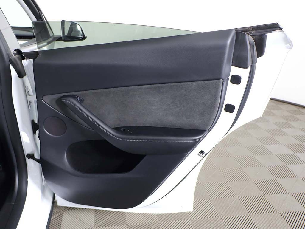 Used 2023 Tesla Model Y Long Range image 27