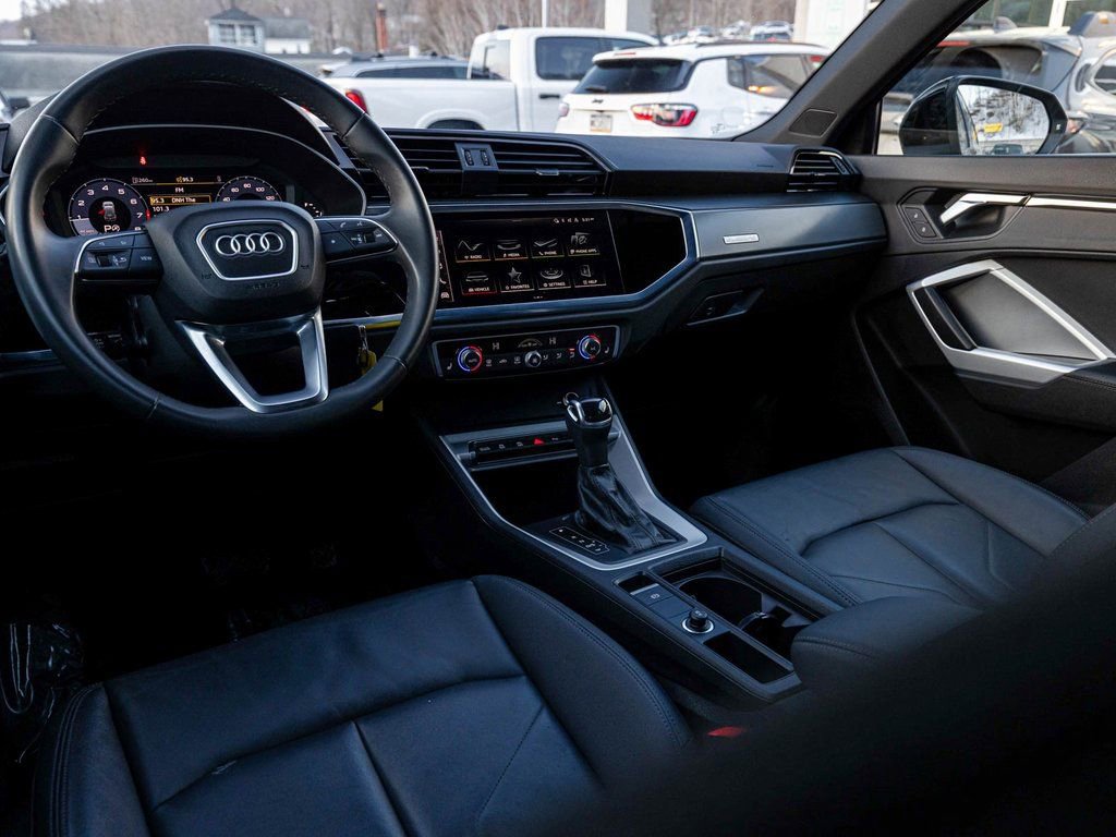 Used 2025 Audi Q3 2.0T Premium image 17