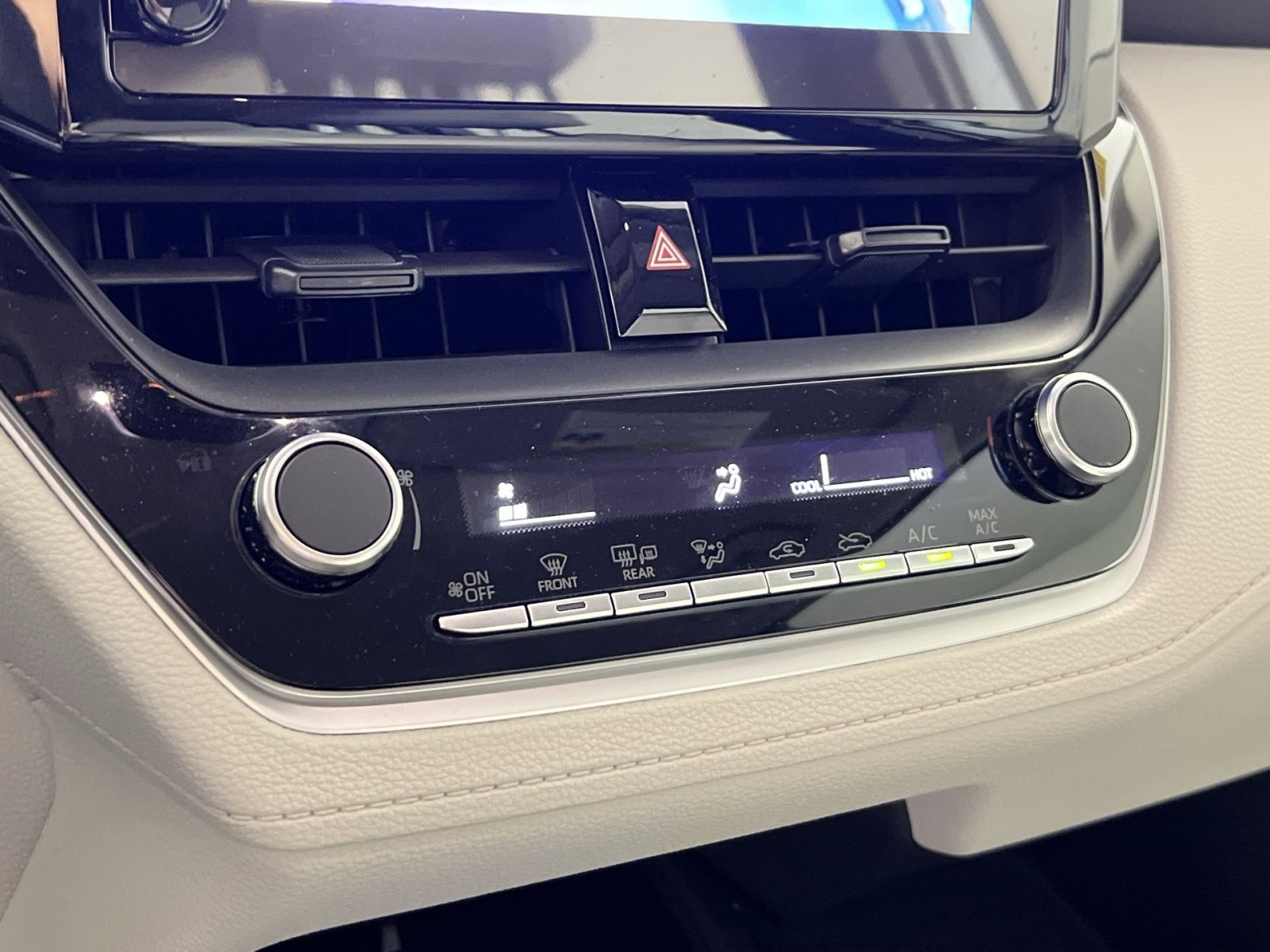 Used 2026 Toyota Corolla Cross L image 21