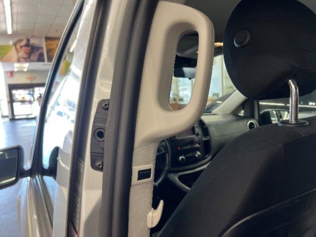 Used 2019 Mercedes-Benz Metris Passenger image 31