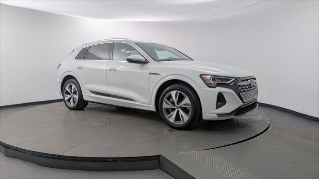 Used 2024 Audi Q8 e-tron Premium Plus w/ Premium Plus Package AWD/4WD image 11