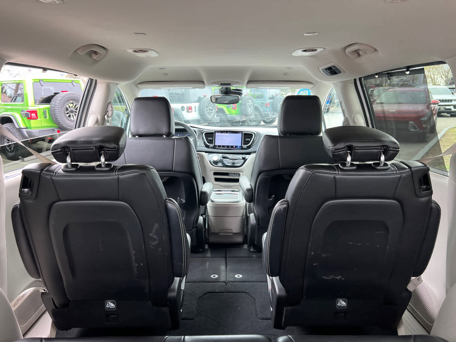 Used 2024 Chrysler Pacifica Touring-L FWD image 38