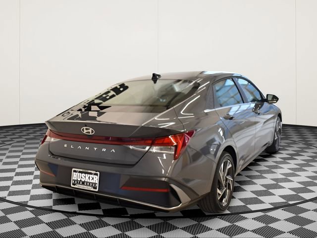 Used 2025 Hyundai Elantra SEL FWD image 4