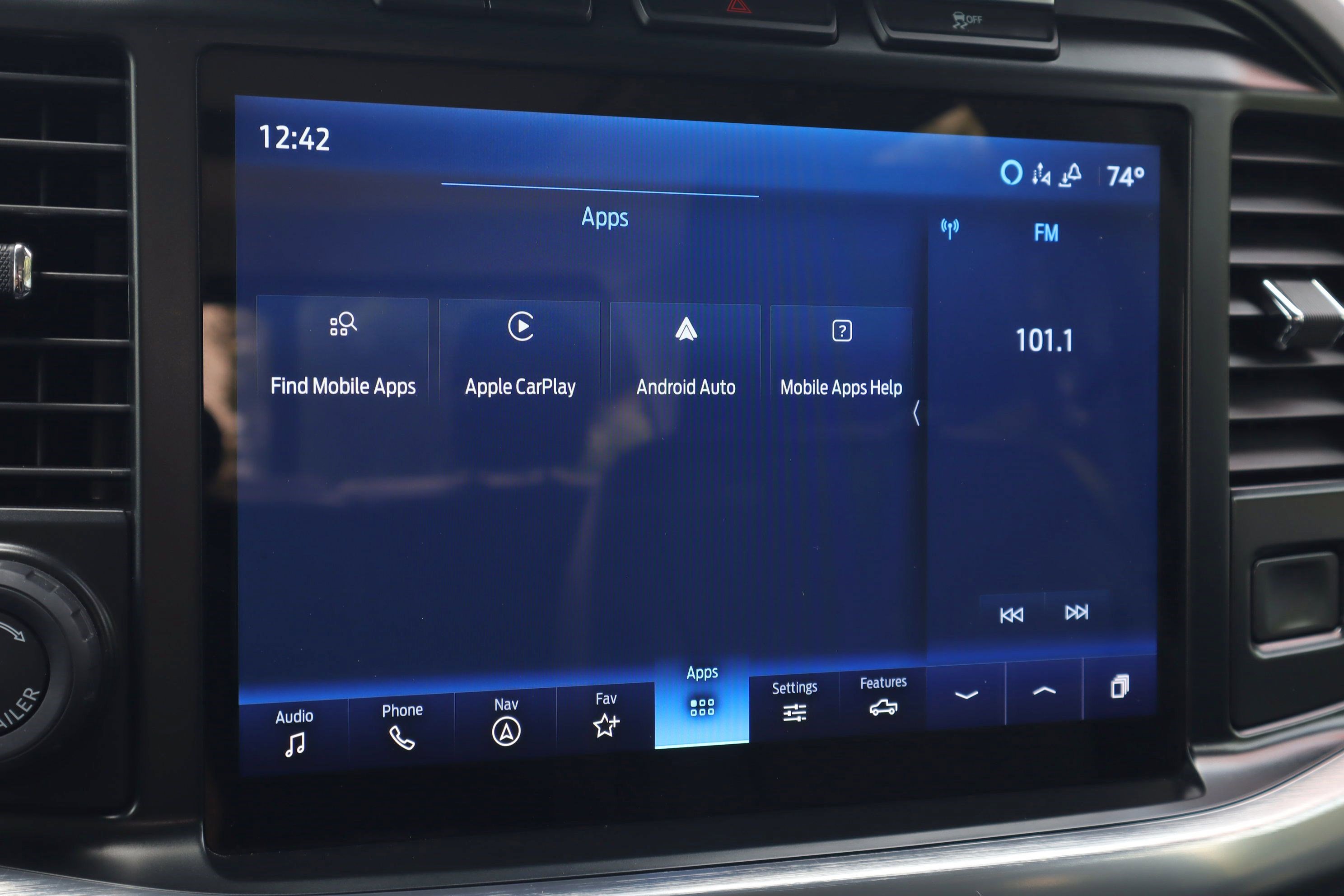 Used 2021 Ford F150 Lariat w/ Equipment Group 502A High AWD/4WD image 16