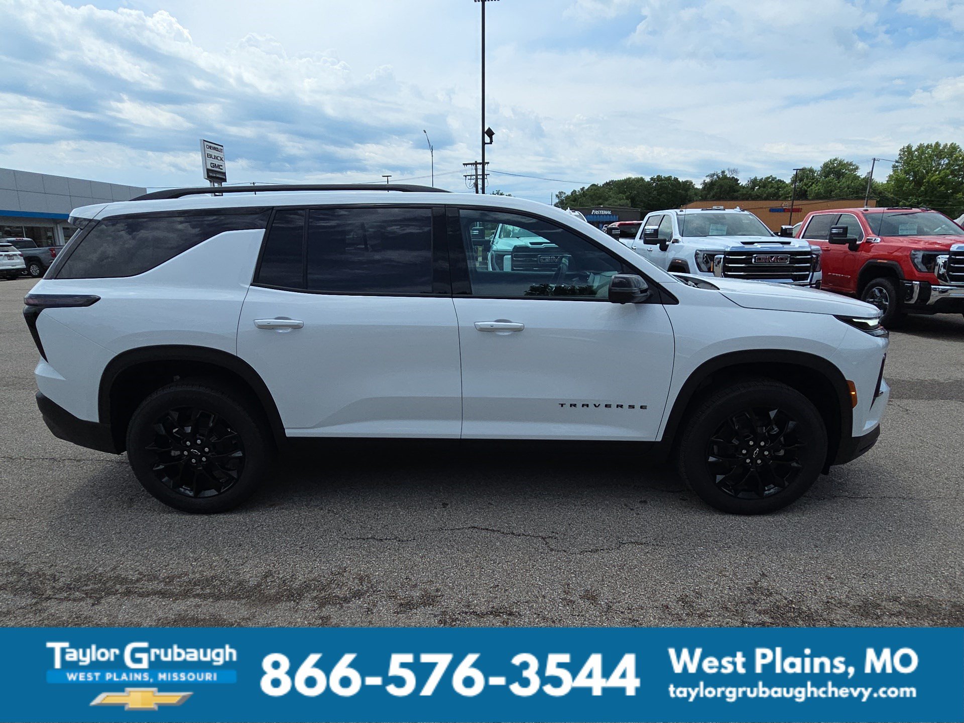 New 2026 Chevrolet Traverse LT w/ Midnight/Sport Edition FWD image 9