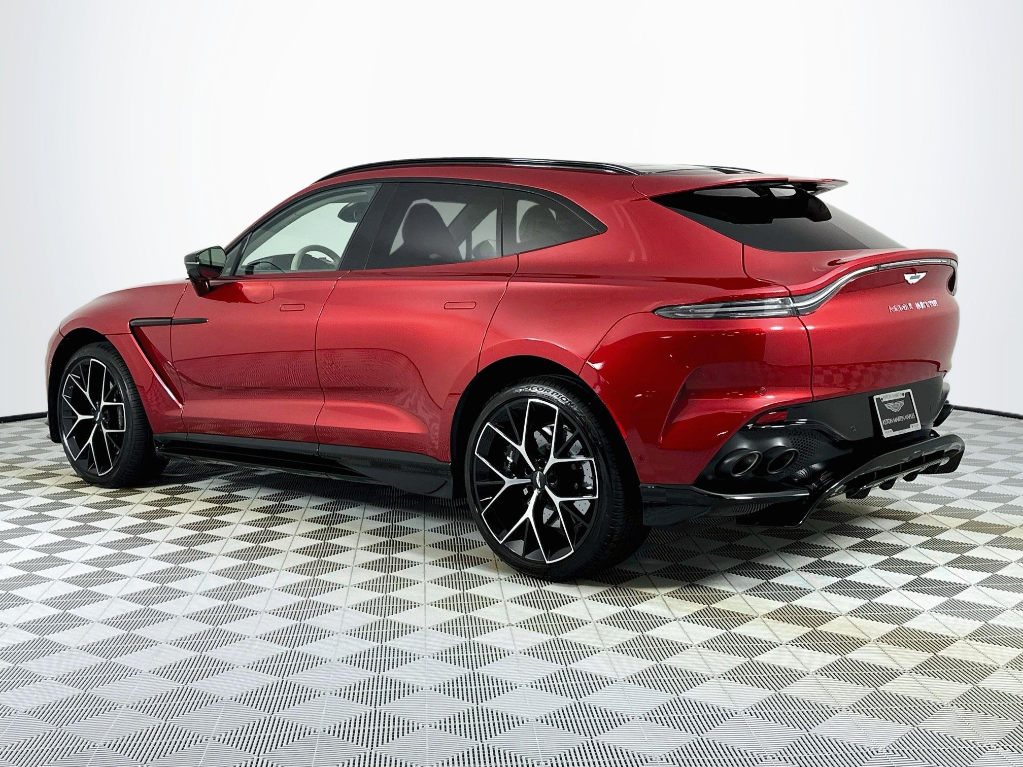 Used 2025 Aston Martin DBX 707 AWD/4WD image 2