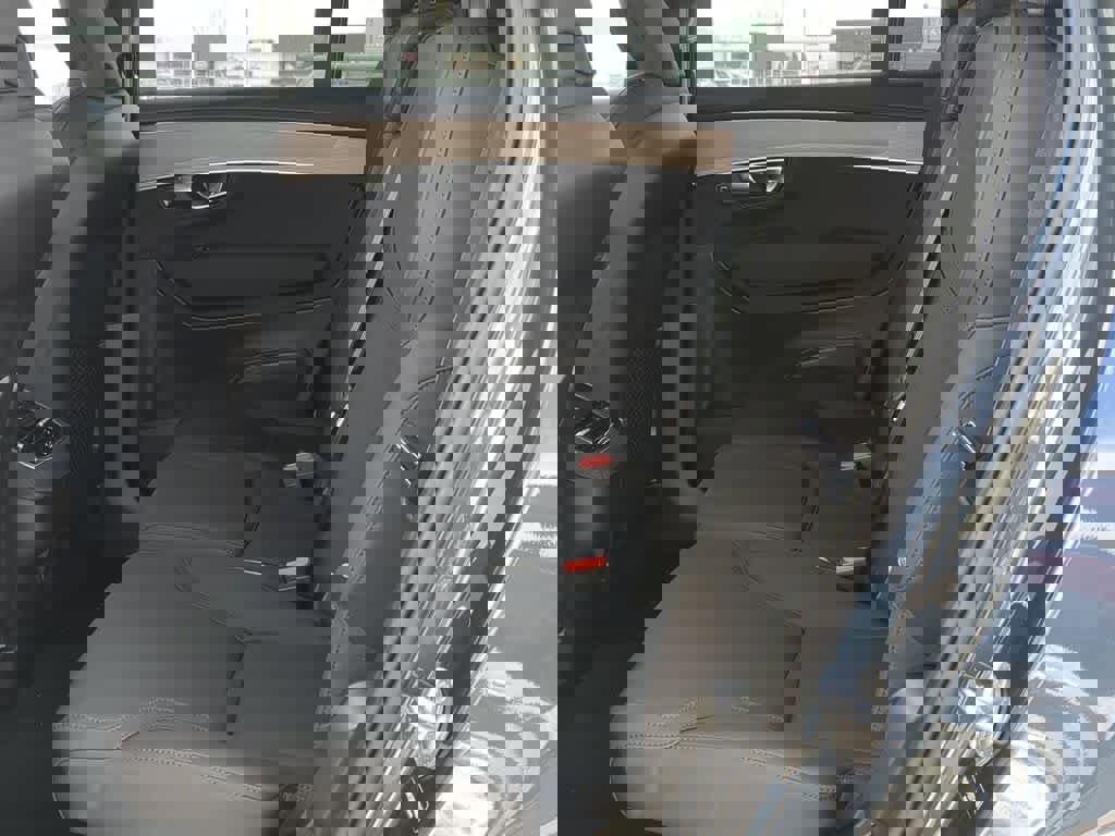 New 2026 Volvo XC90 B5 Plus w/ Protection Package Premier image 18