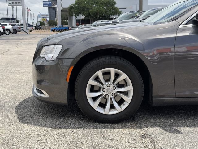 Used 2023 Chrysler 300 Touring RWD image 9