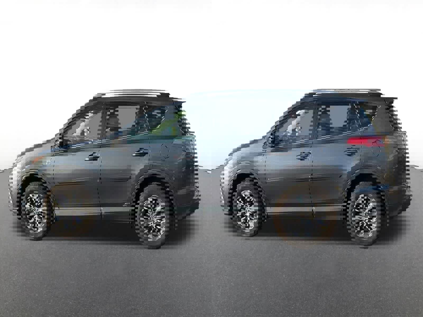 Used 2018 Toyota RAV4 XLE image 3