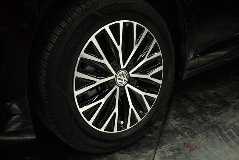 Used 2021 Volkswagen Jetta SE w/ SE Cold Weather Package FWD image 3