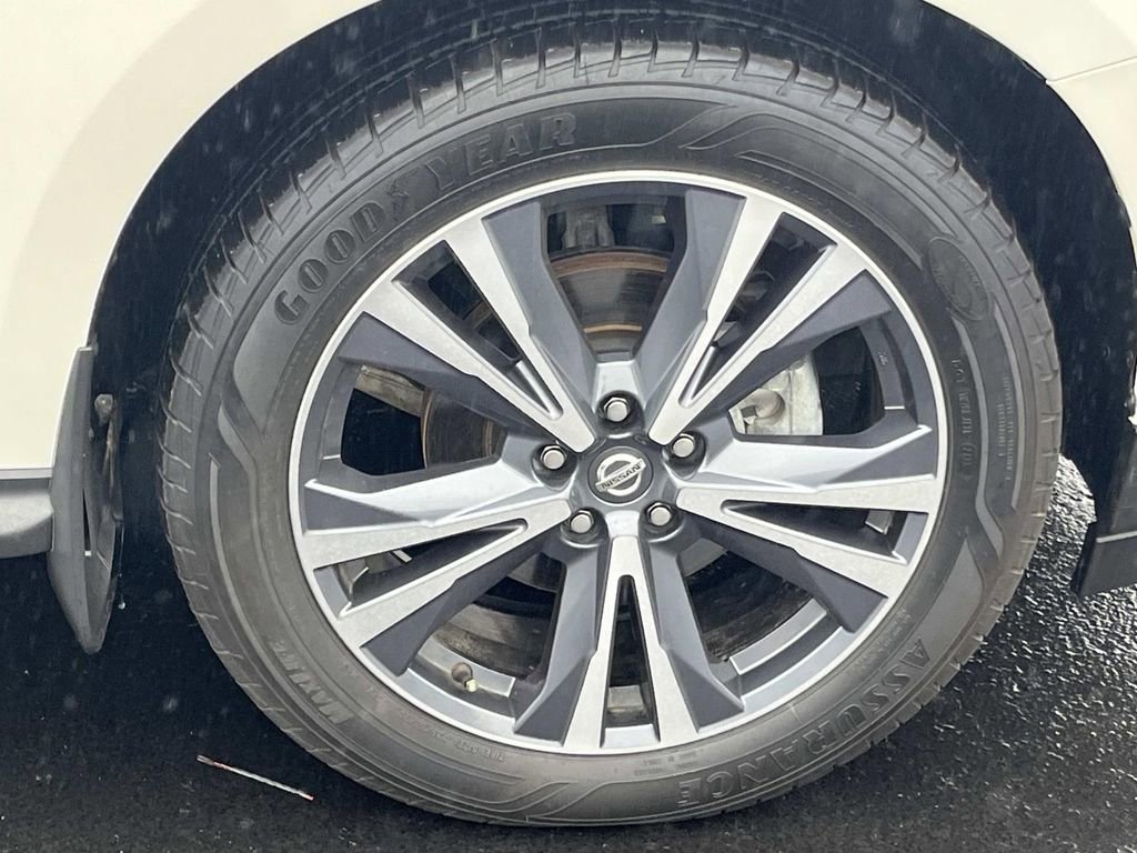 Used 2019 Nissan Pathfinder Platinum image 9