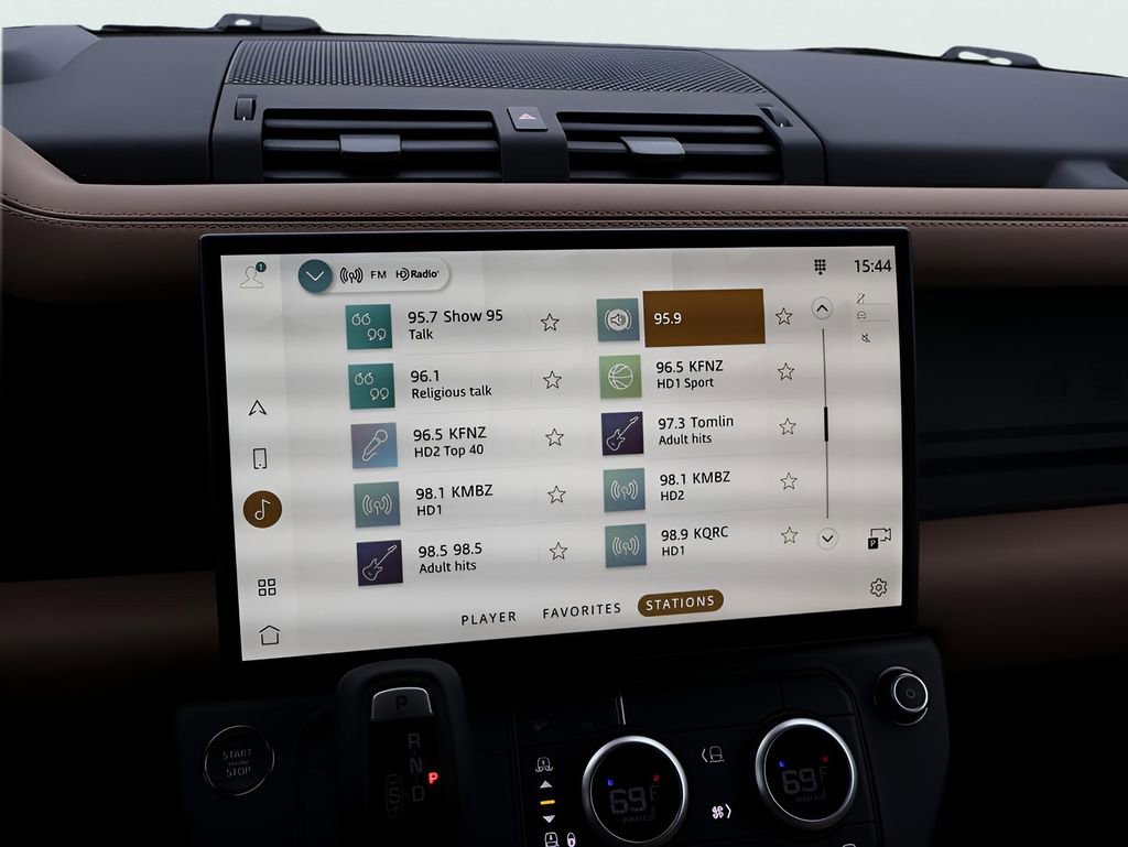 New 2026 Land Rover Defender 110 S image 21