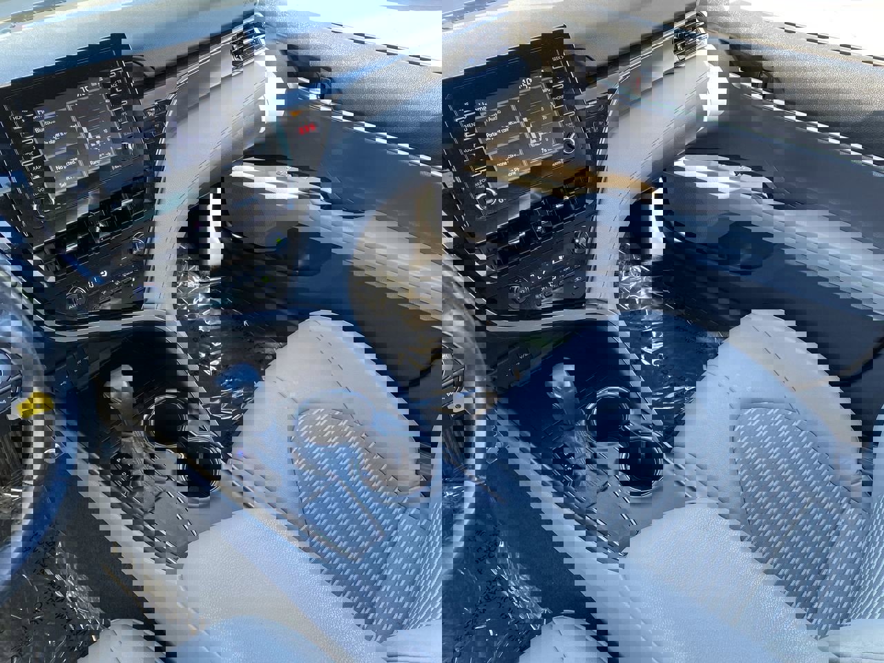 Used 2021 Toyota Camry SE w/ Carpet Mat Package (TMS) image 23