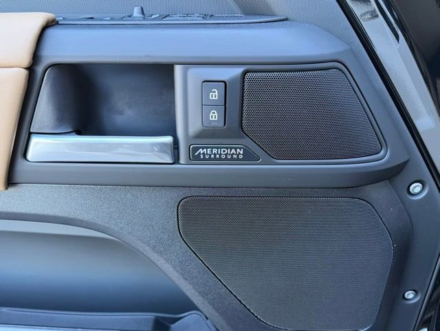 New 2025 Land Rover Defender 110 X-Dynamic SE image 16