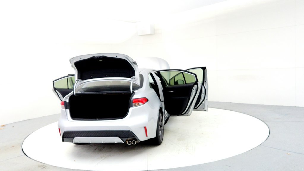 Used 2022 Toyota Corolla SE w/ SE Premium Package FWD image 11