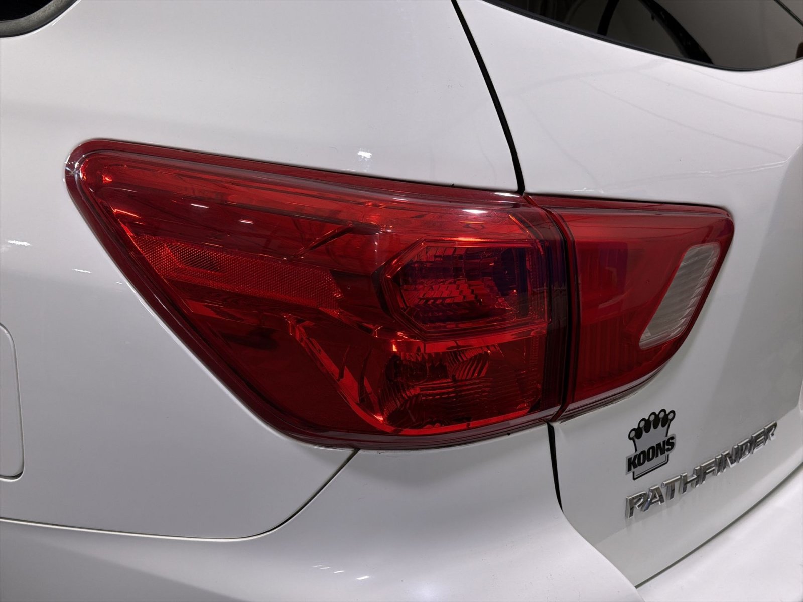 Used 2020 Nissan Pathfinder SL FWD image 17