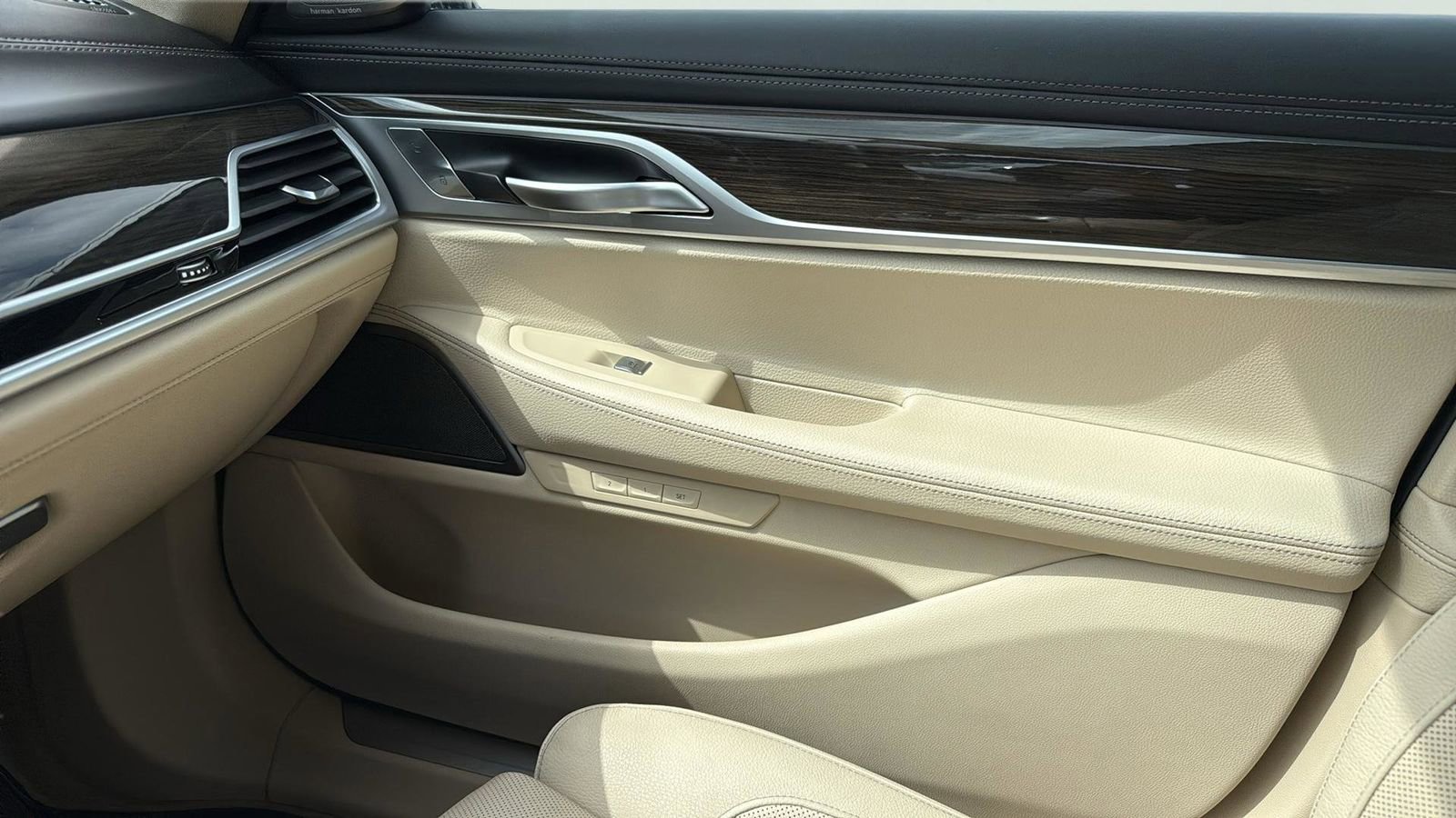 Used 2019 BMW 740i w/ Executive Package image 24