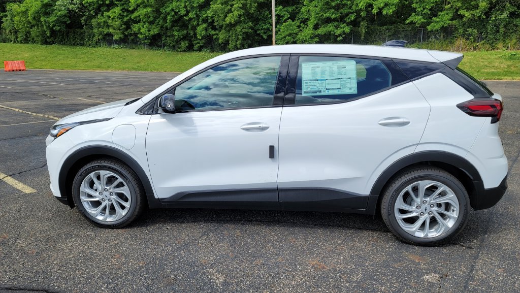 New 2027 Chevrolet Bolt LT w/ LPO, All-Weather Package FWD image 7