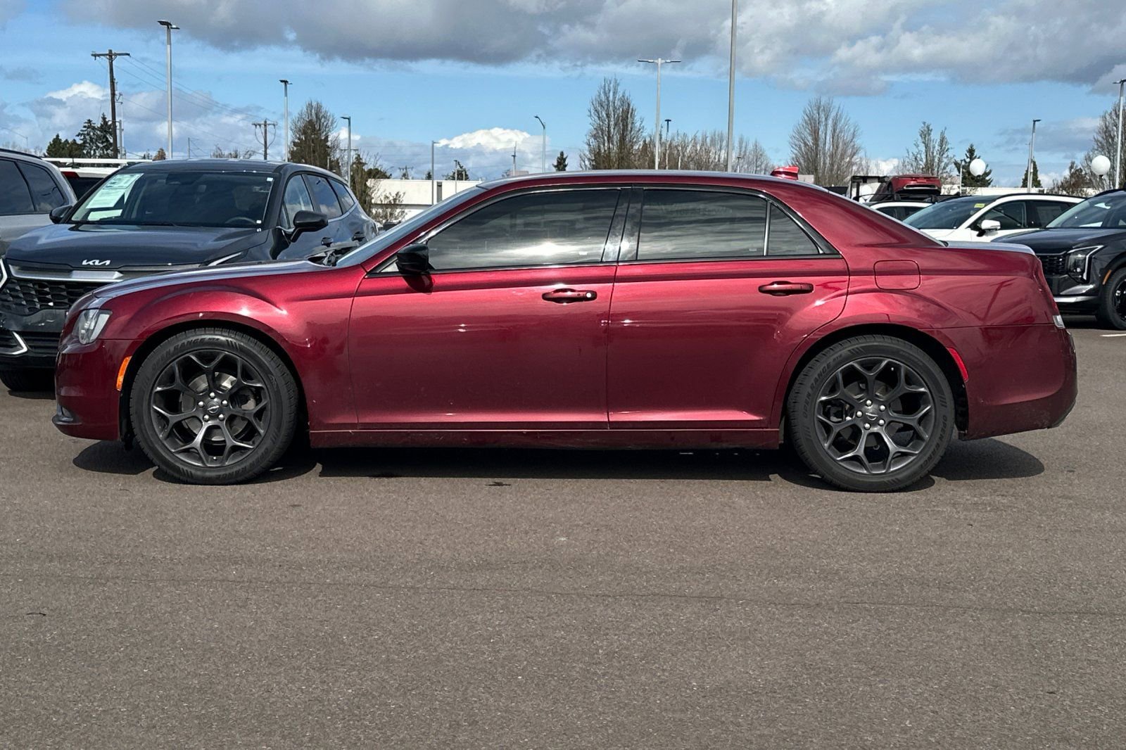 Used 2019 Chrysler 300 Touring w/ Sport Appearance Package image 7