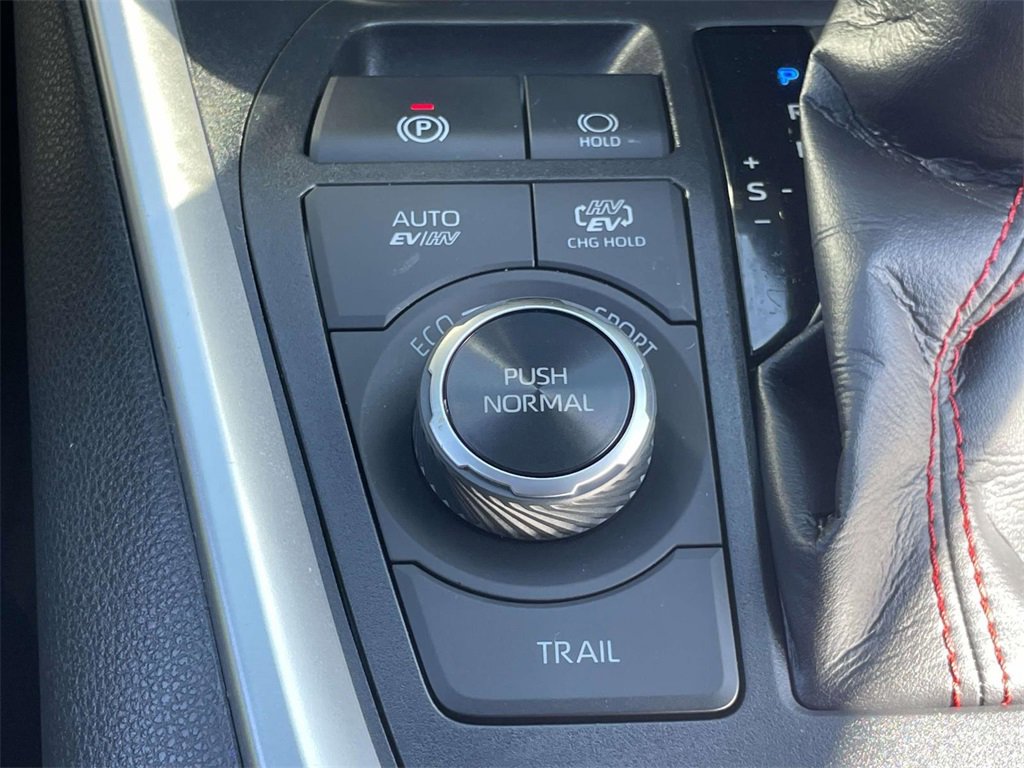 Used 2023 Toyota RAV4 SE image 32