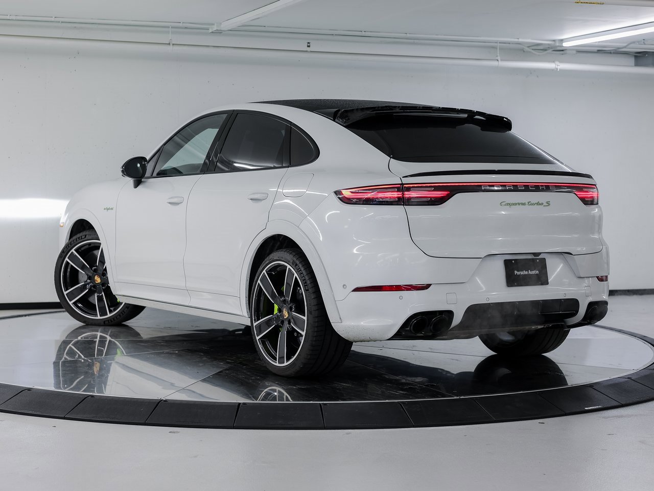 Certified 2022 Porsche Cayenne Turbo S image 11