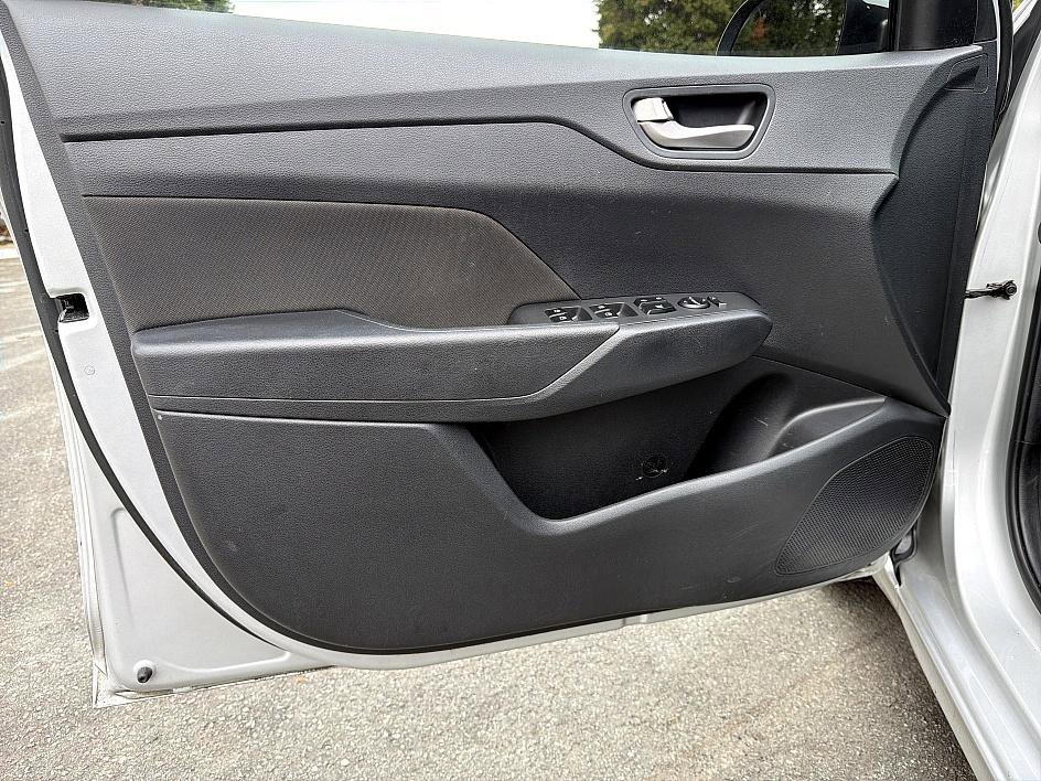 Used 2020 Hyundai Accent SE image 9