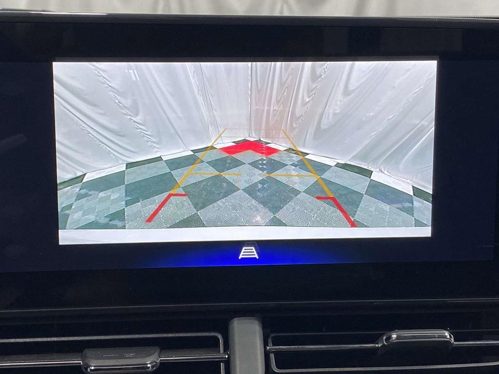 Used 2024 Chevrolet Trax ACTIV w/ Driver Confidence Package image 28