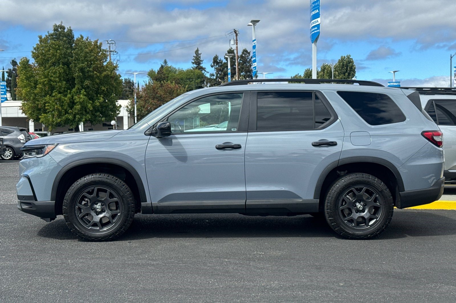 Certified 2025 Honda Pilot TrailSport image 2