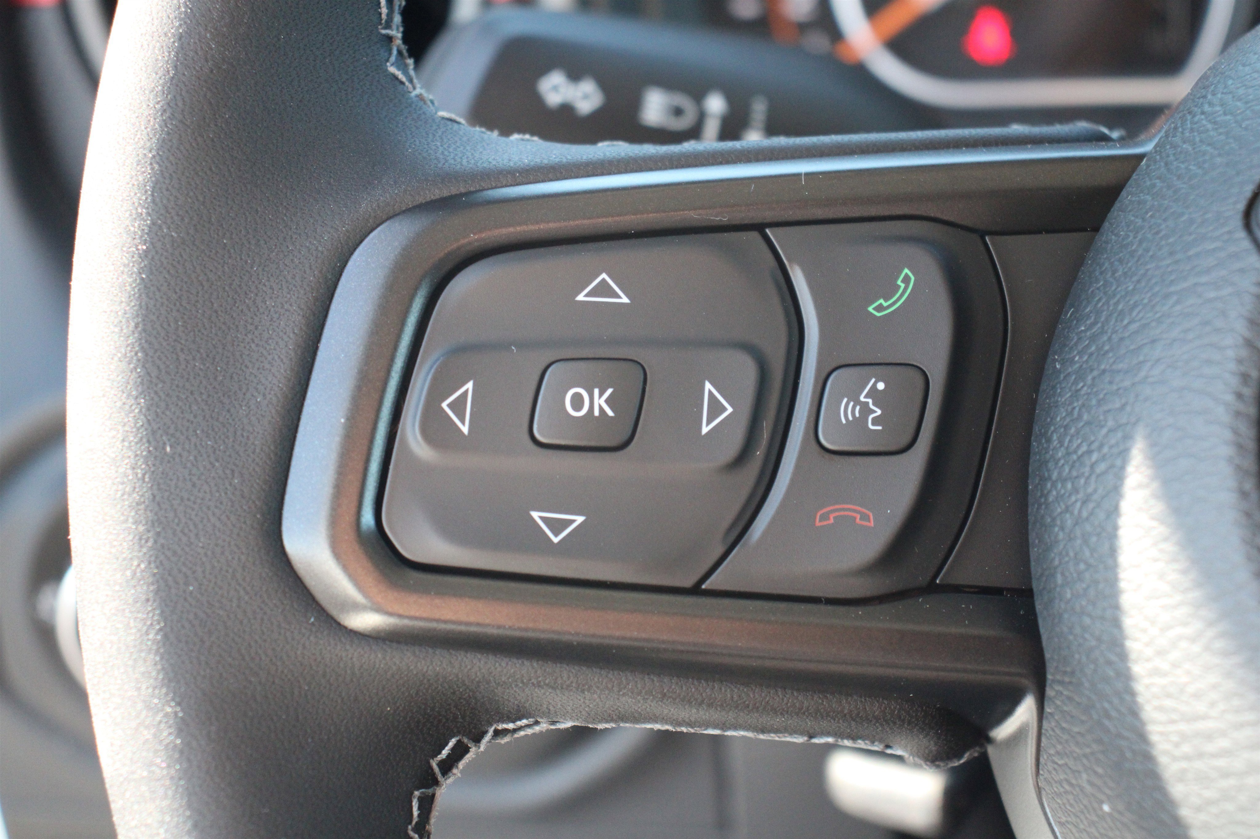 Used 2026 Jeep Gladiator Rubicon w/ Technology Group AWD/4WD image 9