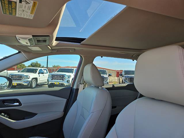 Used 2024 Nissan Rogue SL w/ SL Premium Package image 12