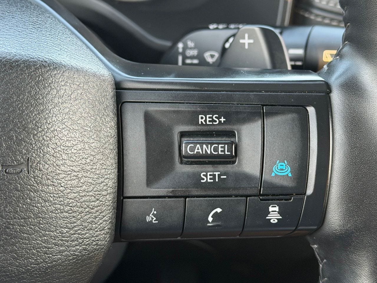 Certified 2025 Nissan Rogue SV FWD image 18