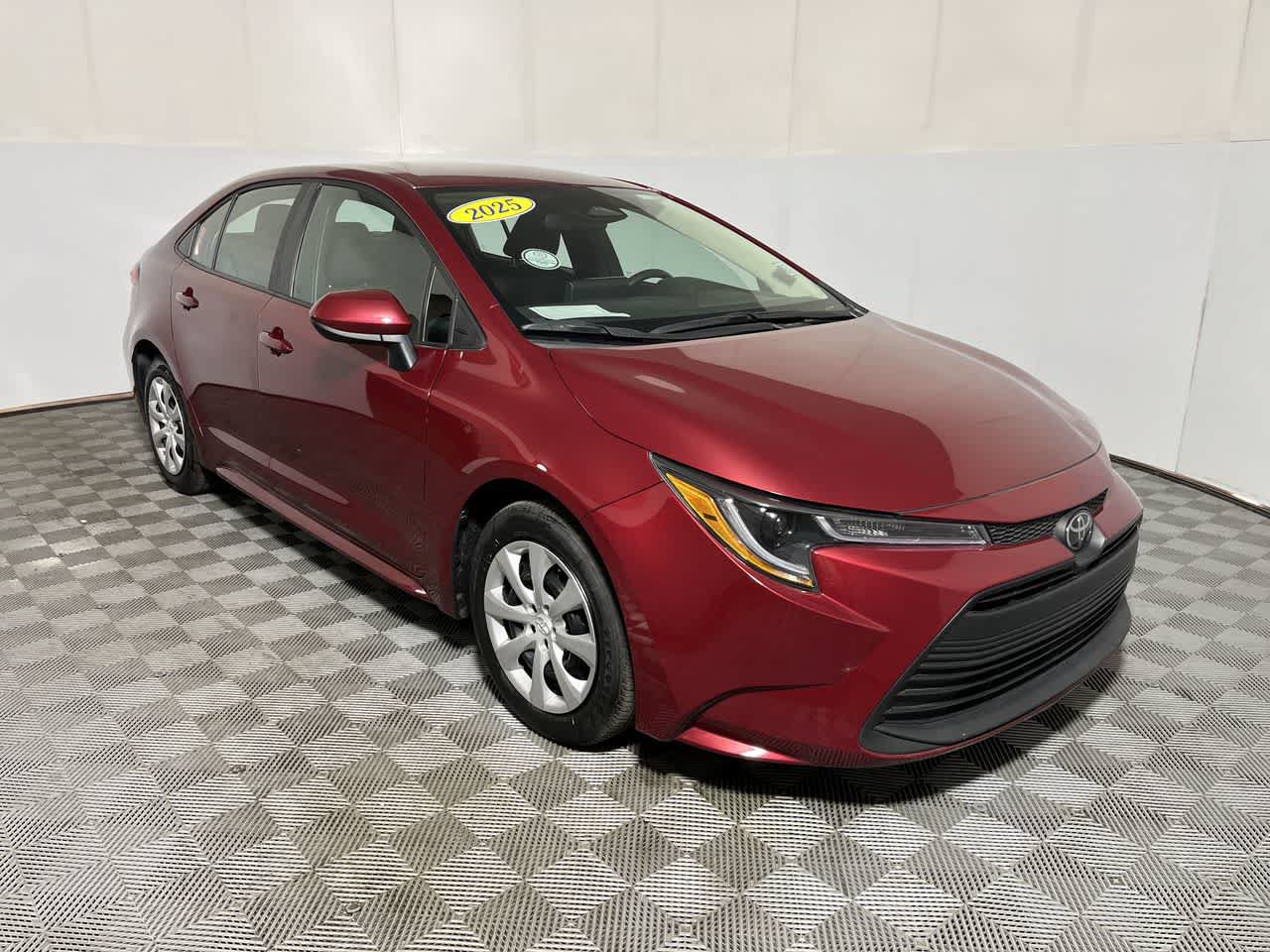 Used 2025 Toyota Corolla LE FWD image 2