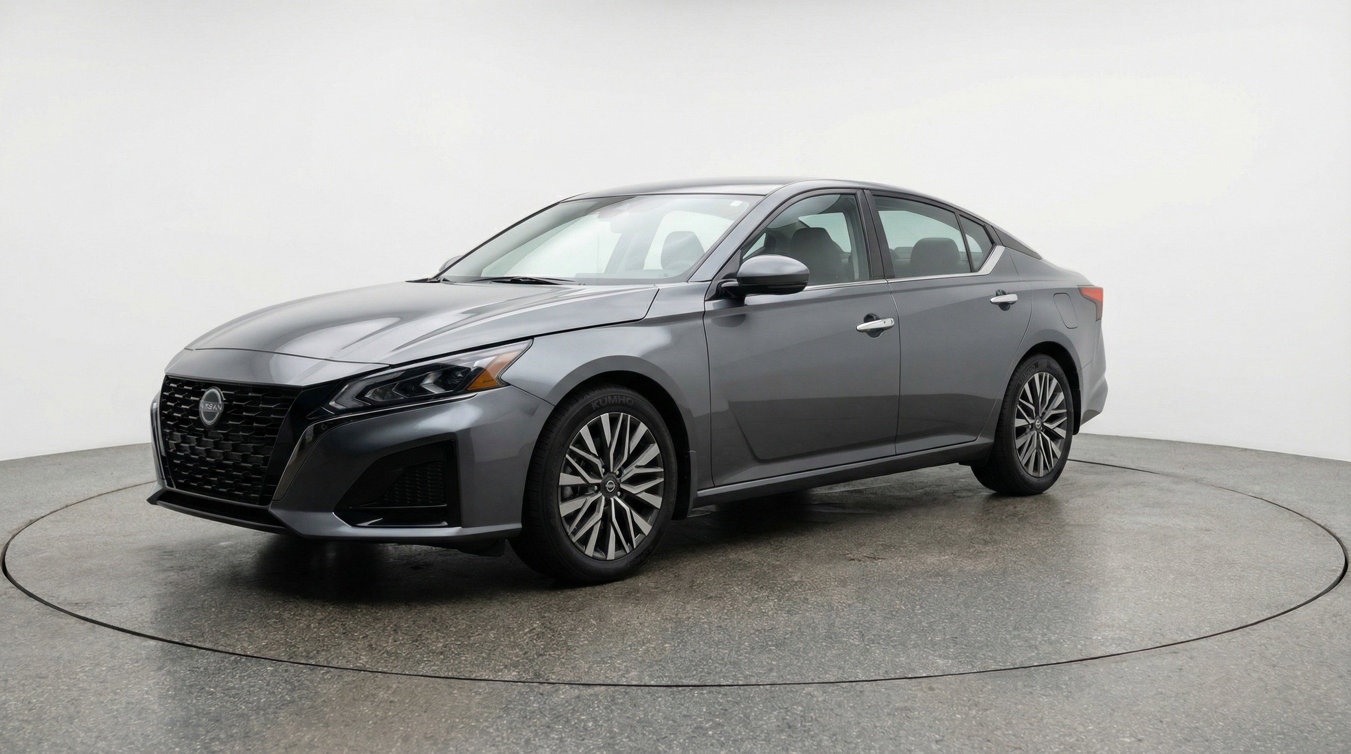Used 2025 Nissan Altima 2.5 SV FWD image 3
