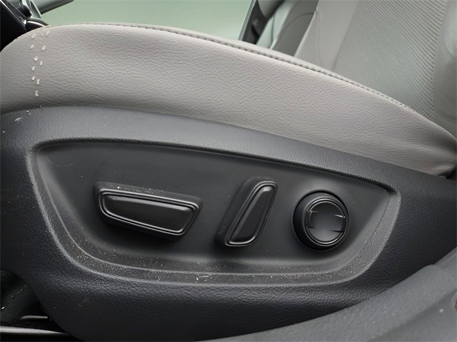 Used 2022 Toyota Camry XLE image 18