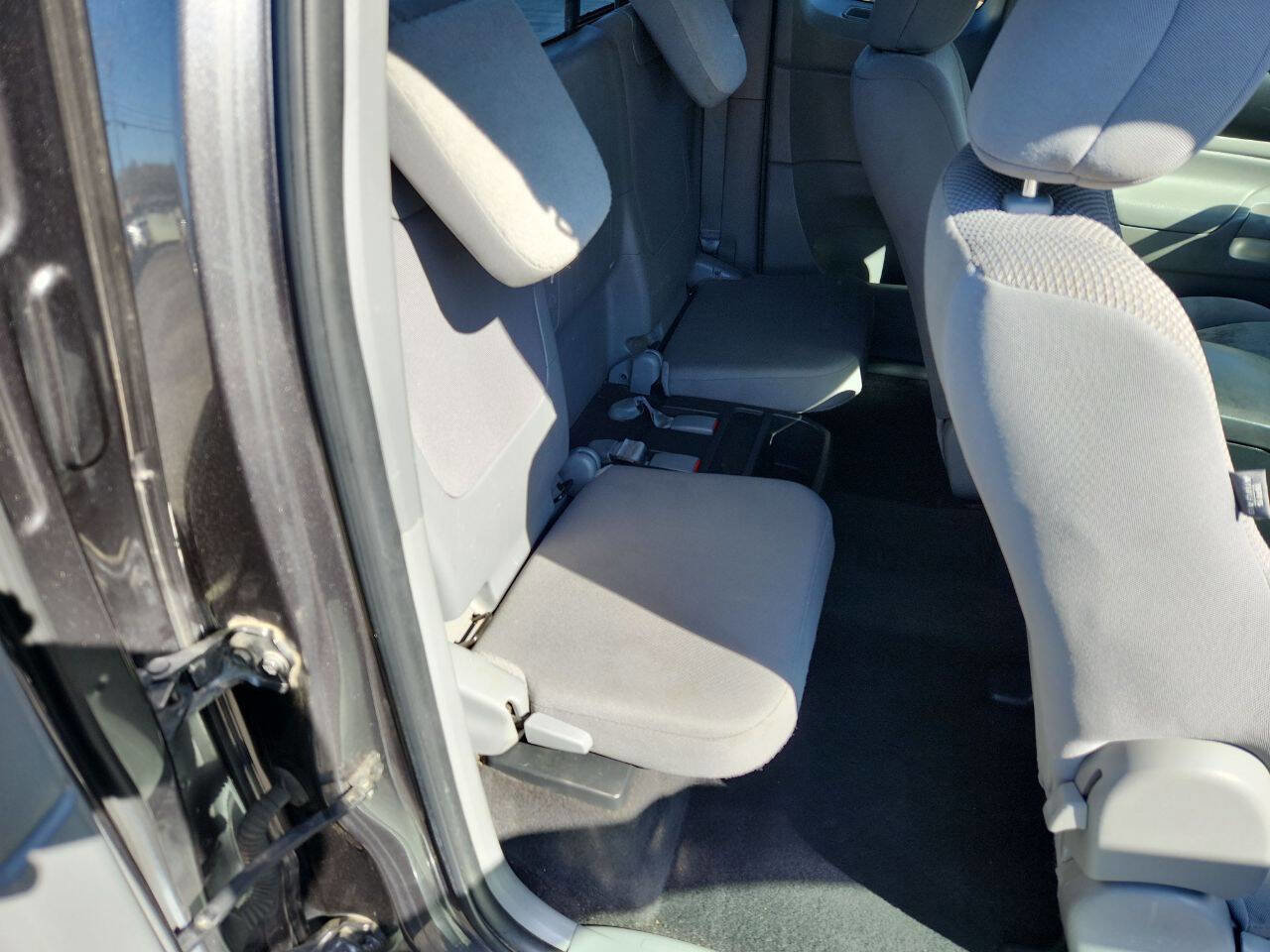 Used 2013 Toyota Tacoma 4x4 Access Cab w/ Convenience Pkg image 19