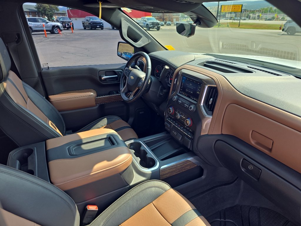 Used 2020 Chevrolet Silverado 1500 High Country w/ Technology Package AWD/4WD image 28