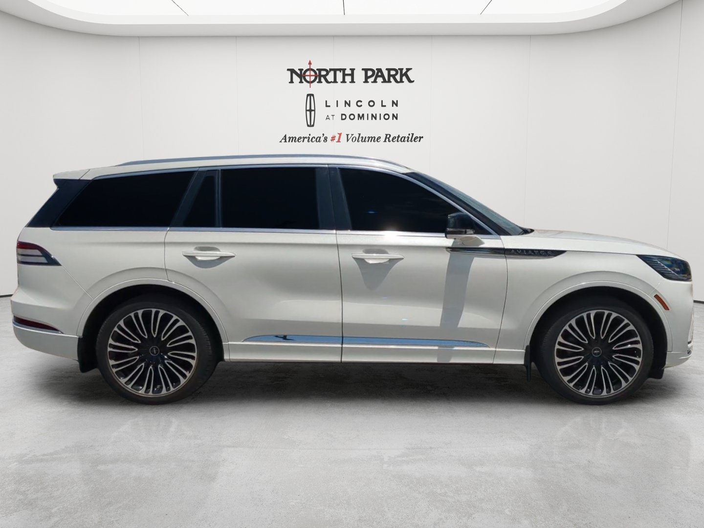 Used 2025 Lincoln Aviator Black Label AWD/4WD image 6
