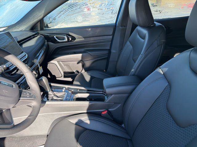 New 2026 Jeep Compass Latitude image 10