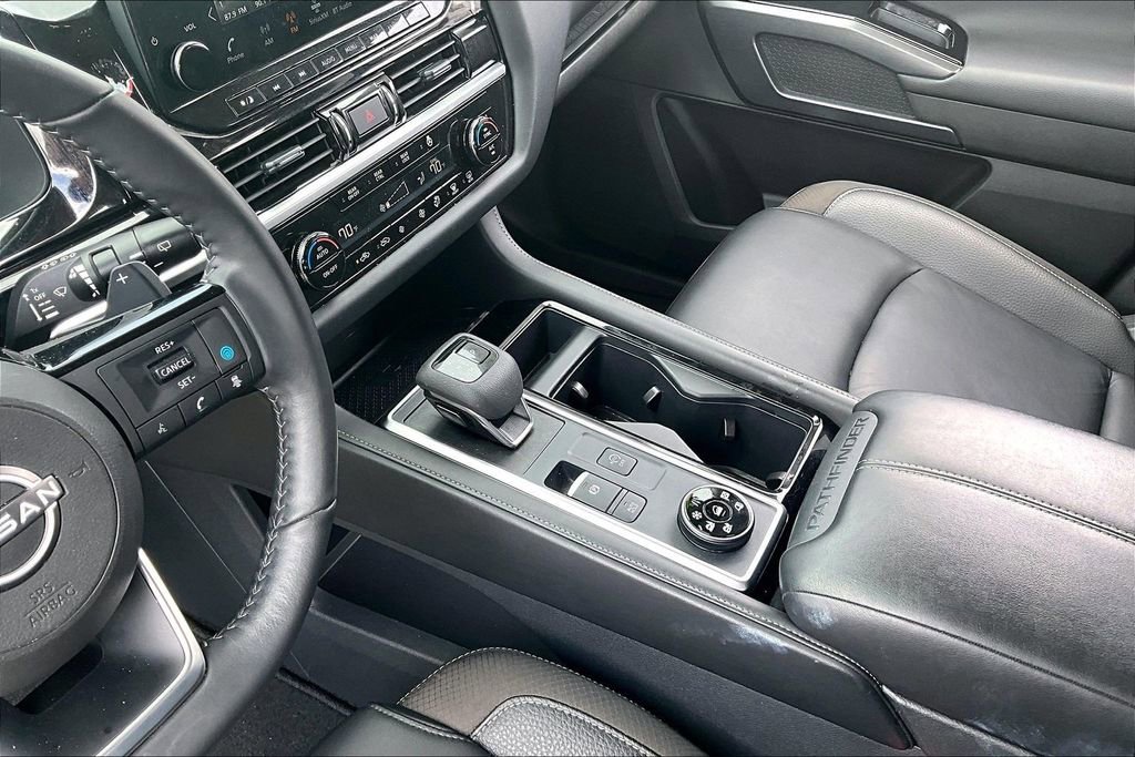 Used 2025 Nissan Pathfinder SL image 17