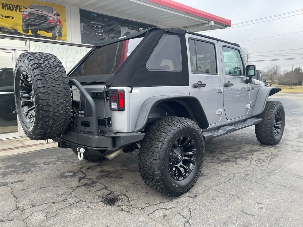 Used 2018 Jeep Wrangler Unlimited Sahara w/ Connectivity Group AWD/4WD image 3