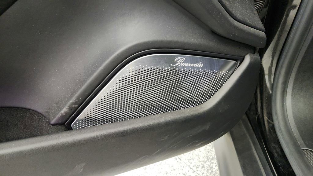 Used 2022 Porsche Taycan Turbo S image 32